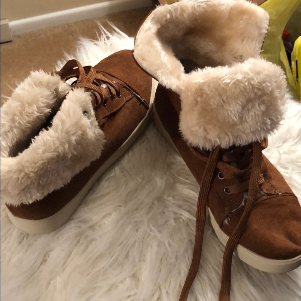 Airwalk faux fur sneaker